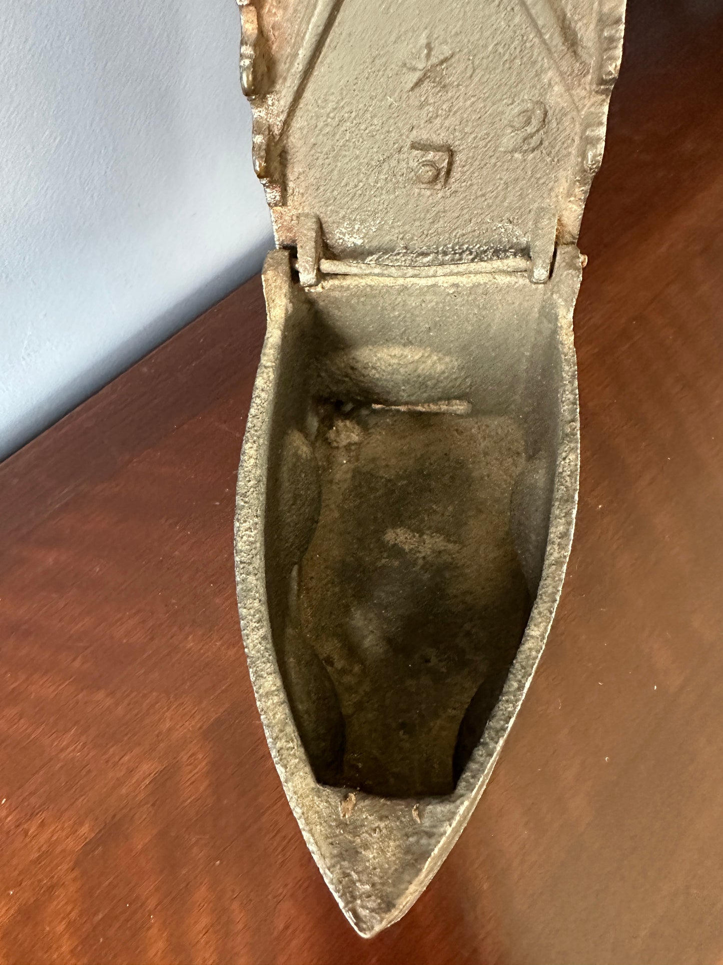 Charcoal Box Iron with Chicken / Rooster Latch