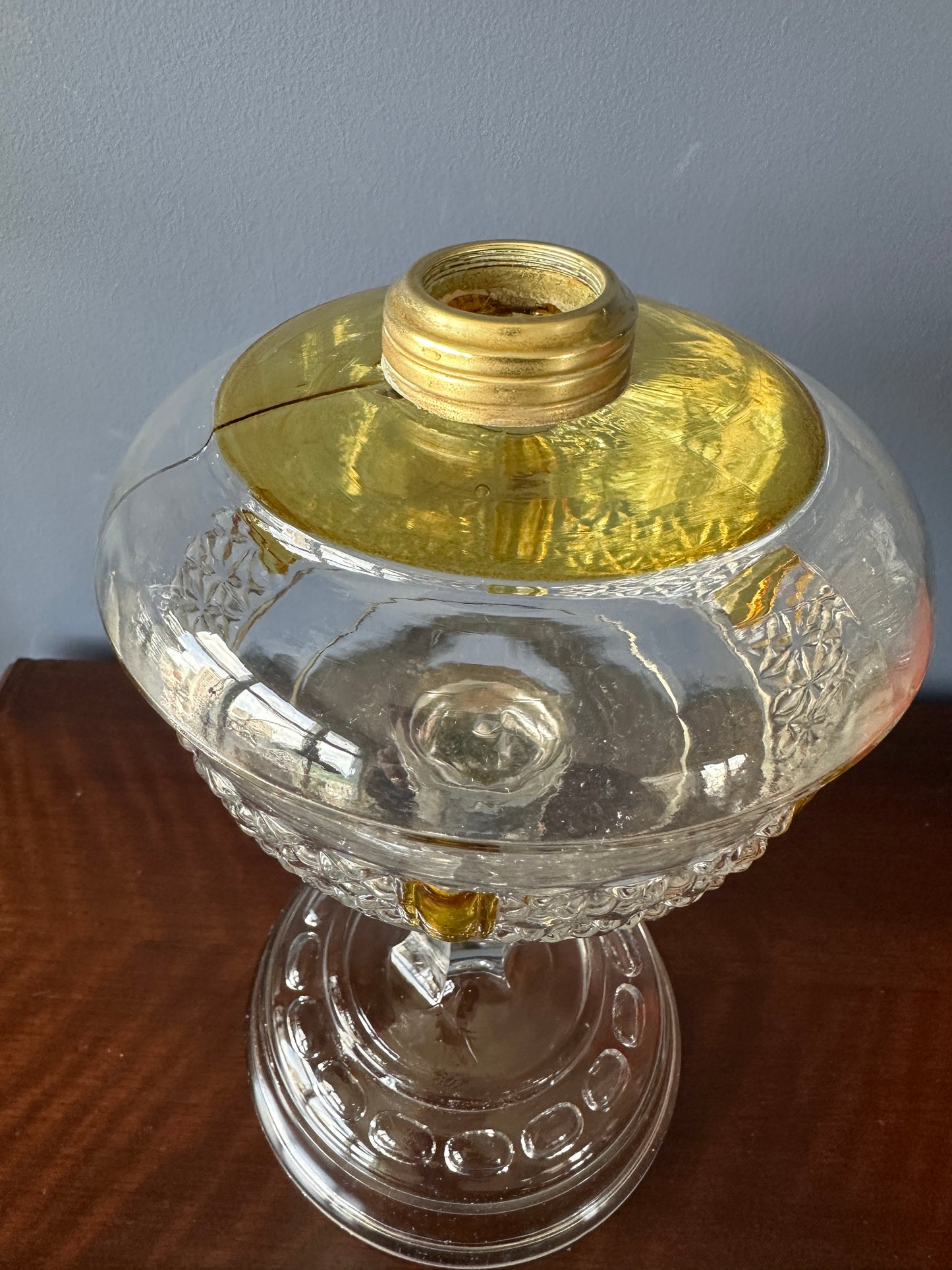 Large Findlay Six Panel Pedestal Oil Lamp