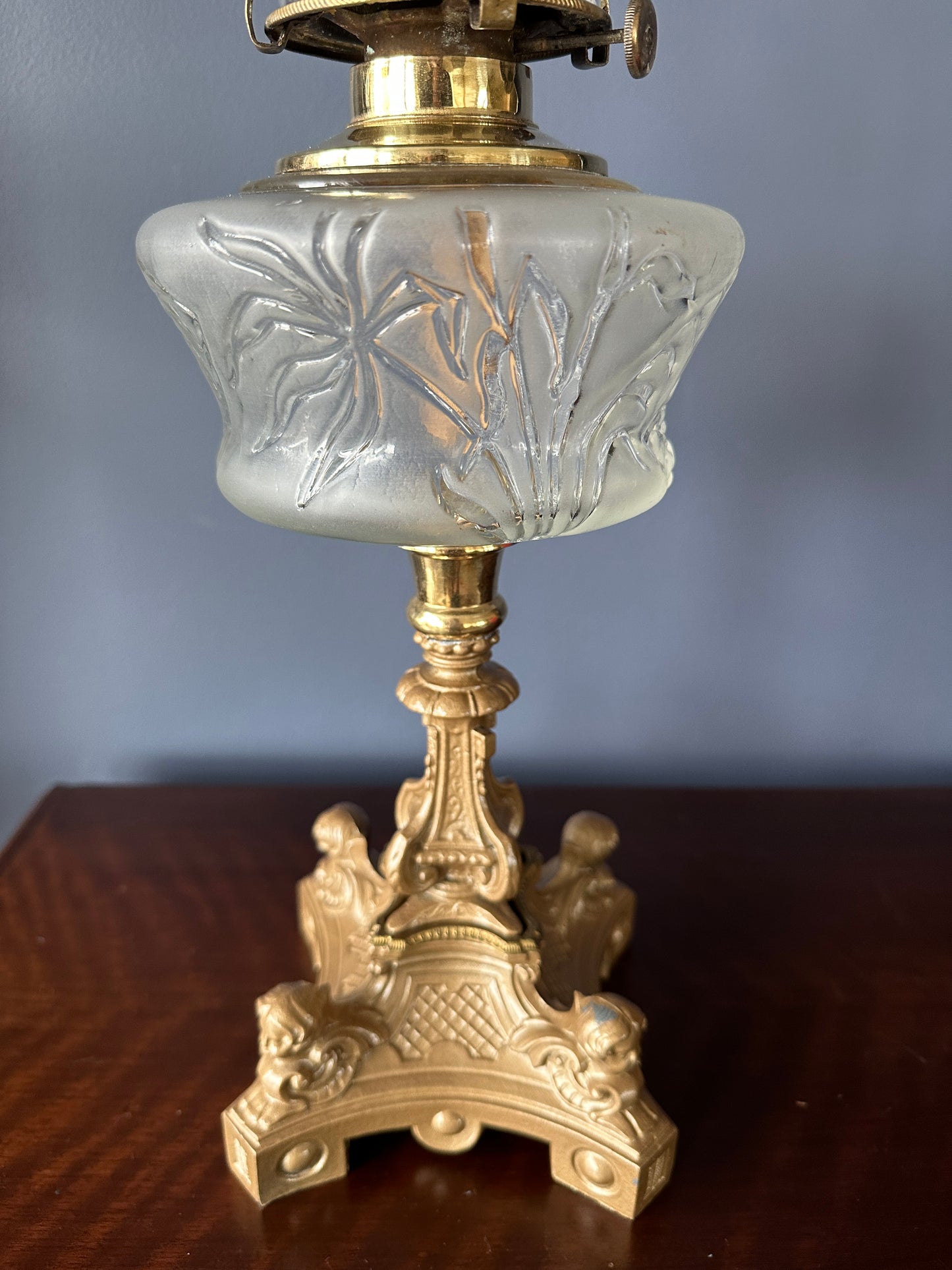 Four Cherub Frosted Glass Oil Lamp