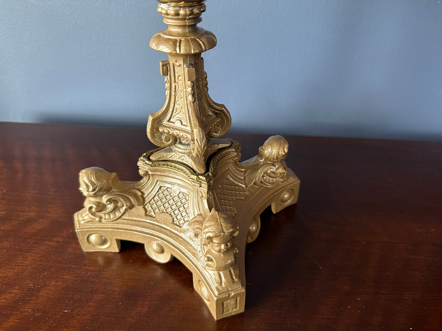 Four Cherub Frosted Glass Oil Lamp
