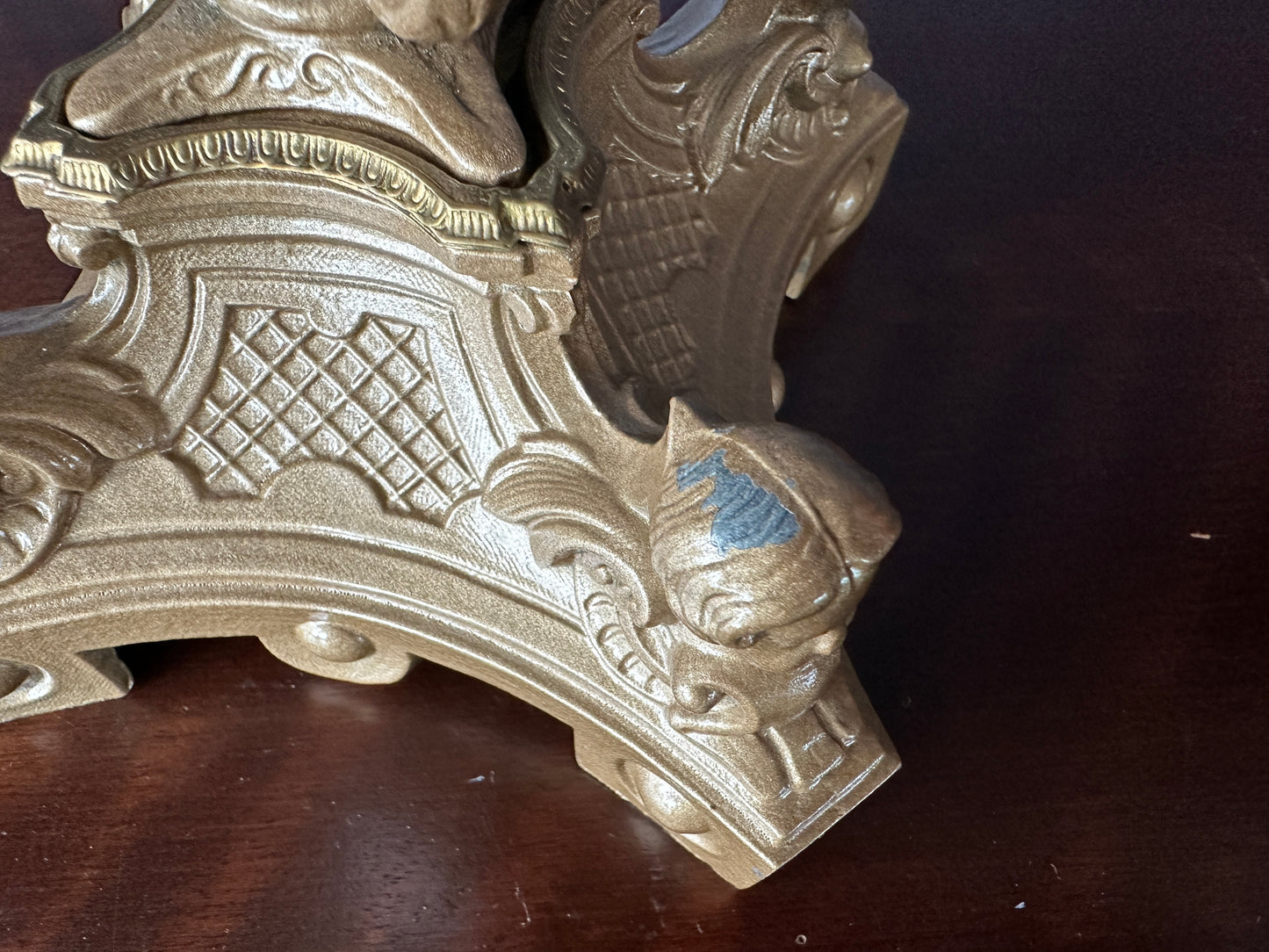 Four Cherub Frosted Glass Oil Lamp