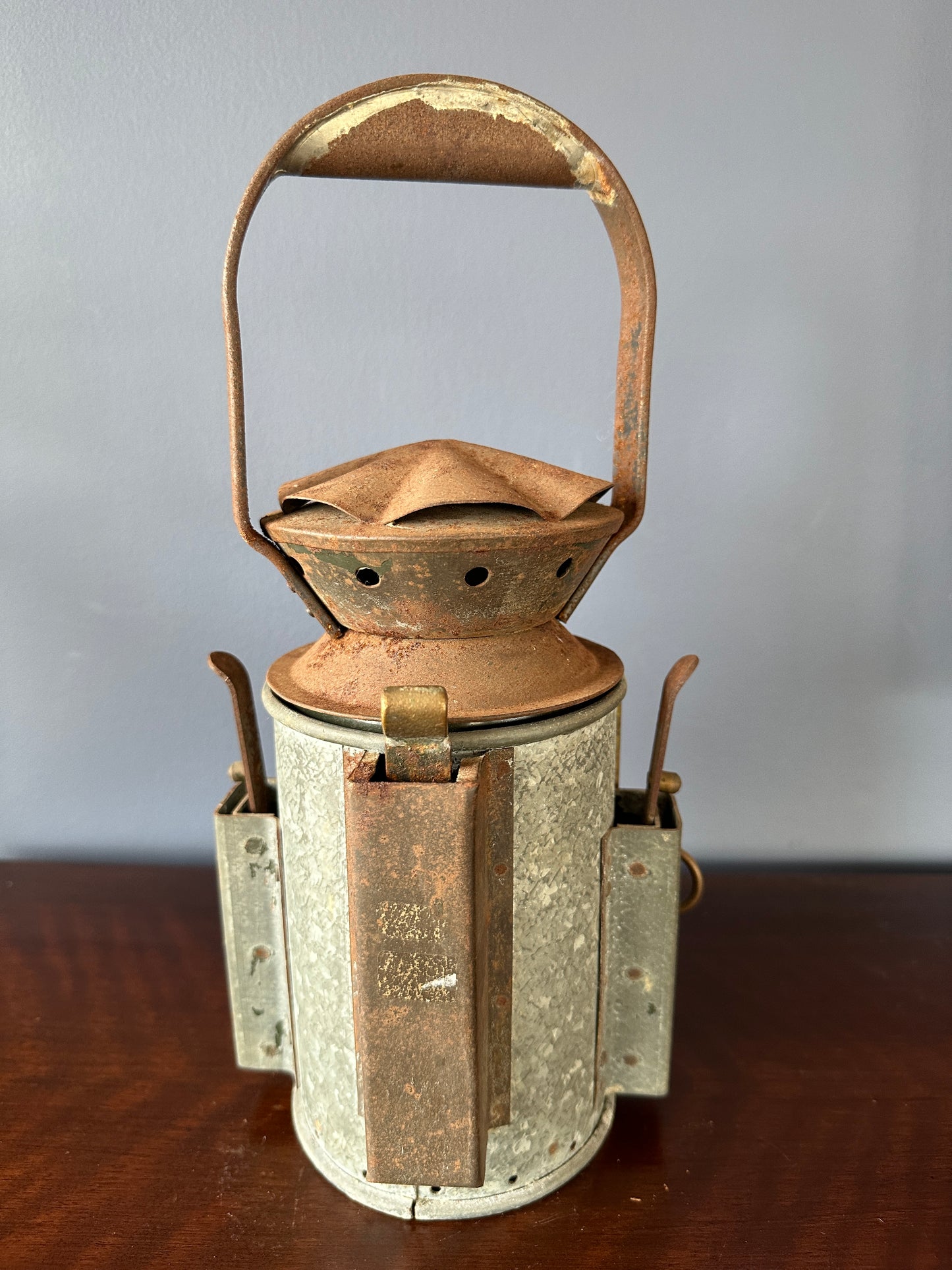 G.T.R. Rotating Tri-Colour Railroad Lantern