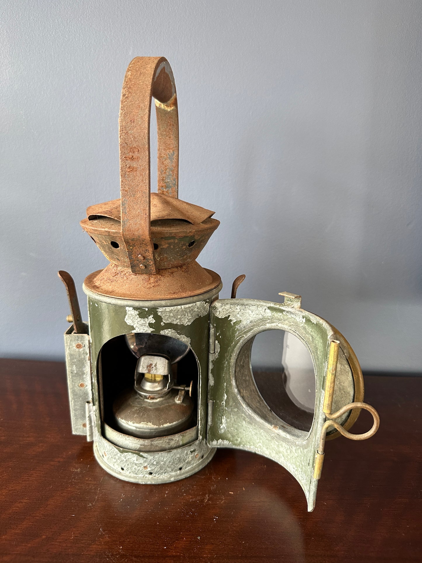 G.T.R. Rotating Tri-Colour Railroad Lantern