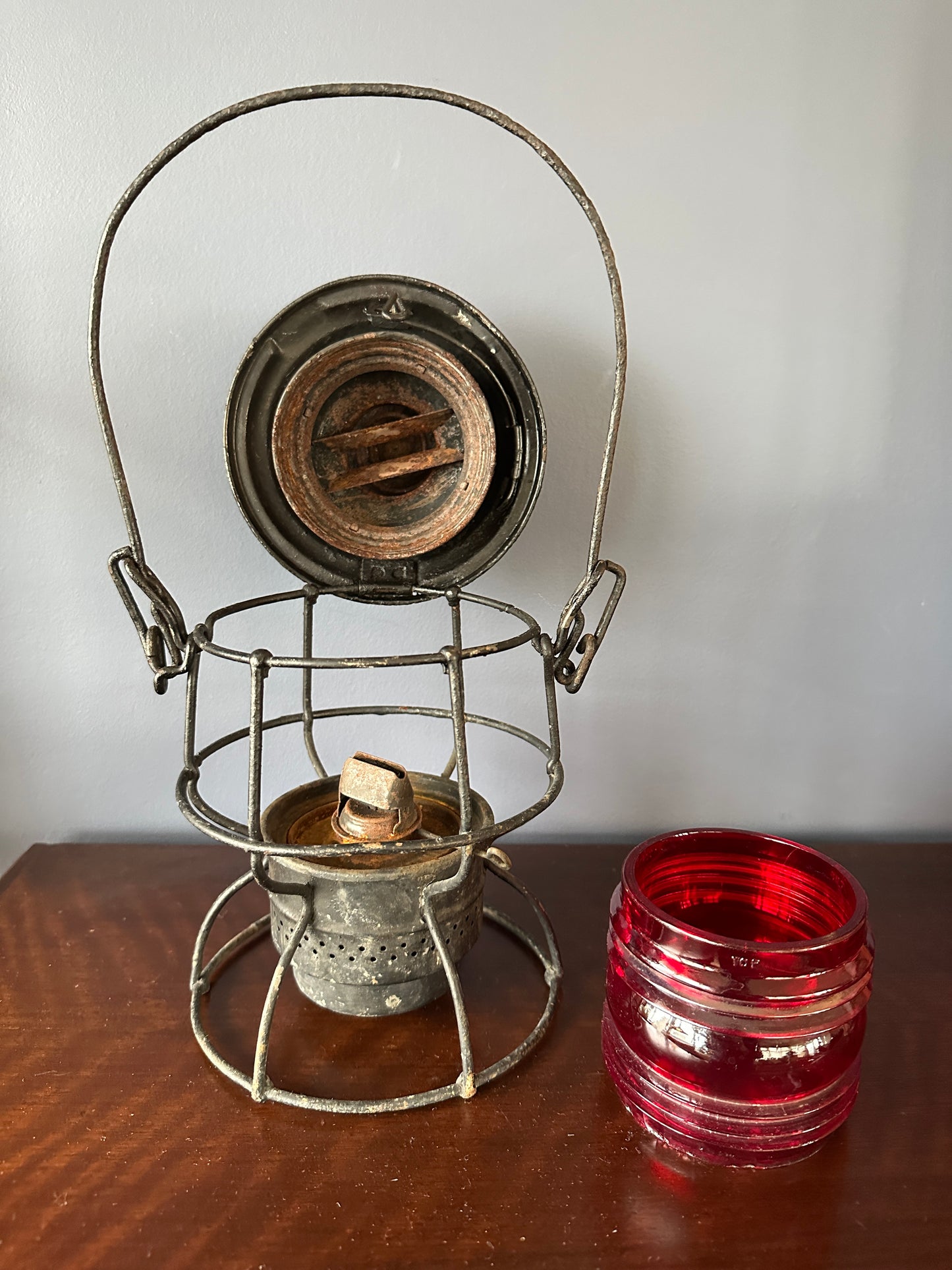 New York Central Lines (N.Y.C.L.) Adams & Westlake Brakeman's Lantern - 1930's
