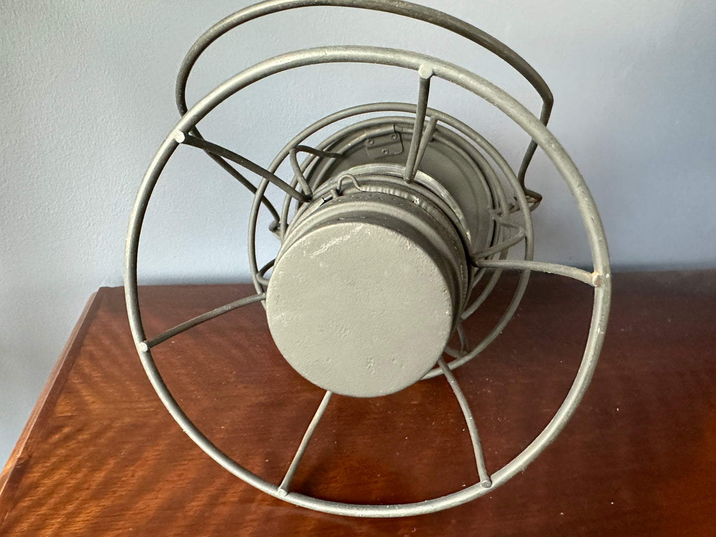 Rayo No. 39 WB Tall Globe Brakeman's Lantern