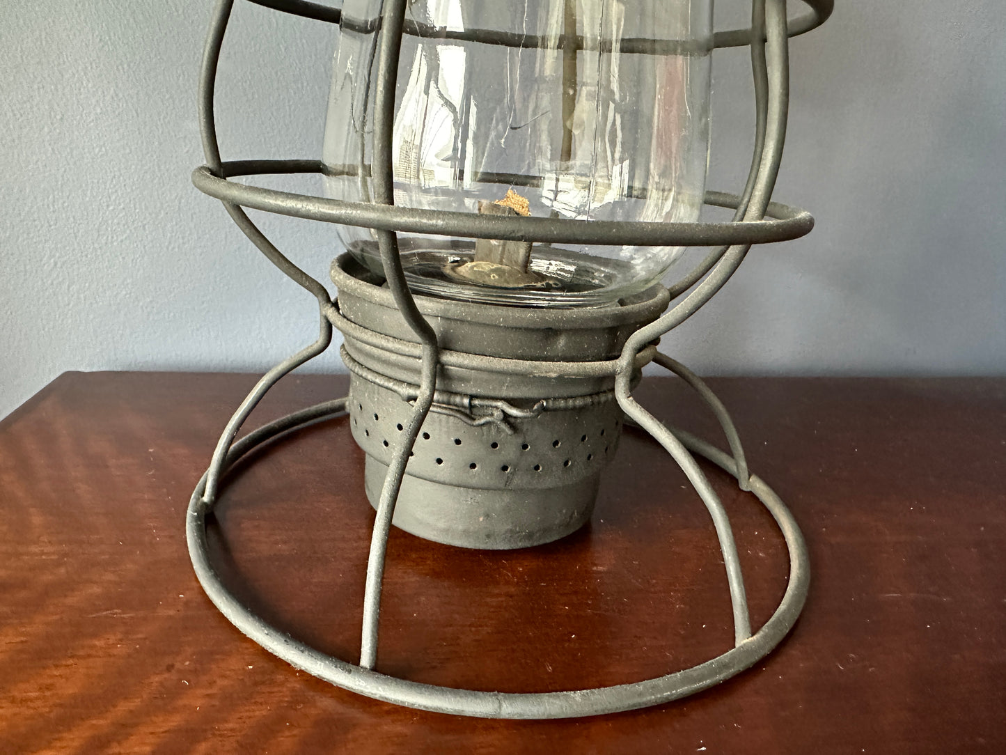 Rayo No. 39 WB Tall Globe Brakeman's Lantern