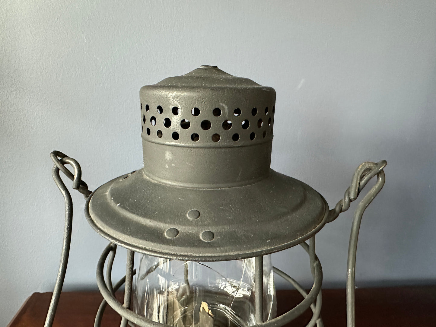 Rayo No. 39 WB Tall Globe Brakeman's Lantern