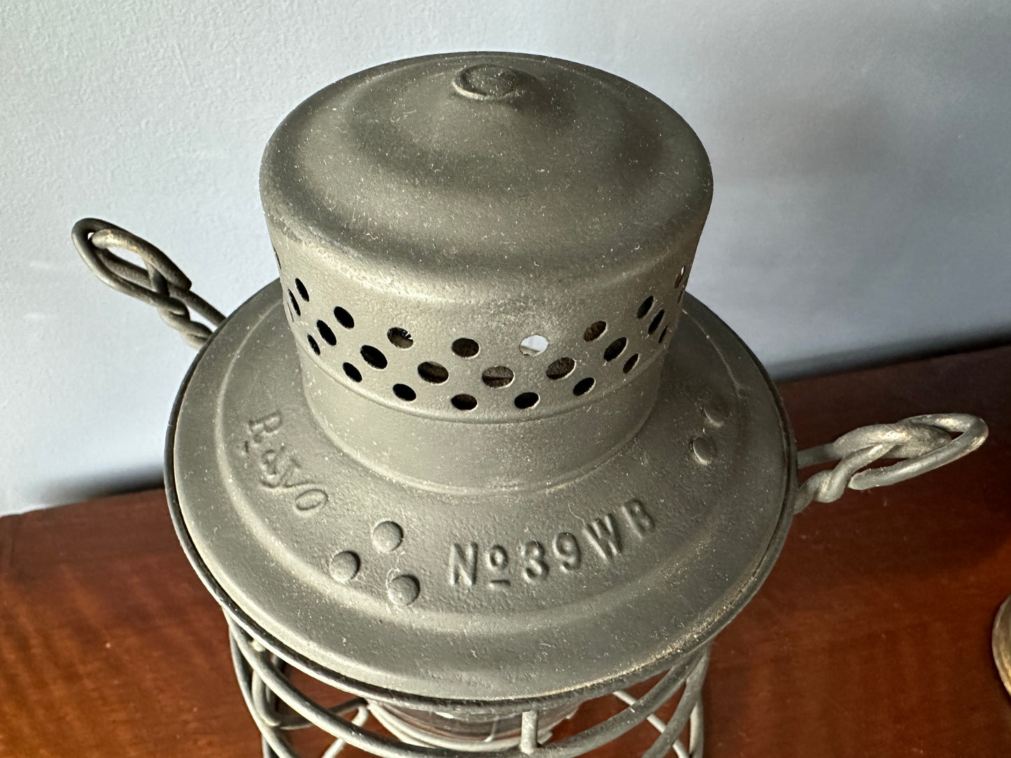 Rayo No. 39 WB Tall Globe Brakeman's Lantern