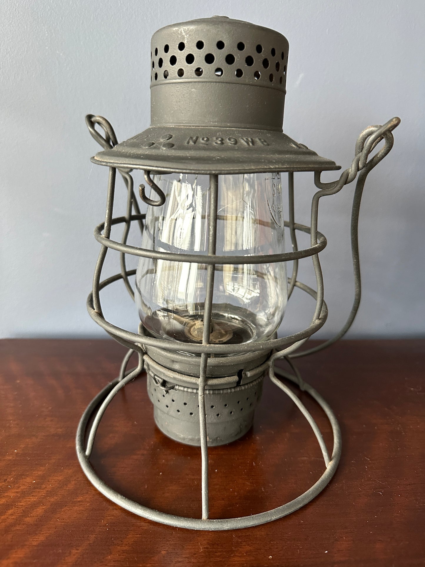 Rayo No. 39 WB Tall Globe Brakeman's Lantern