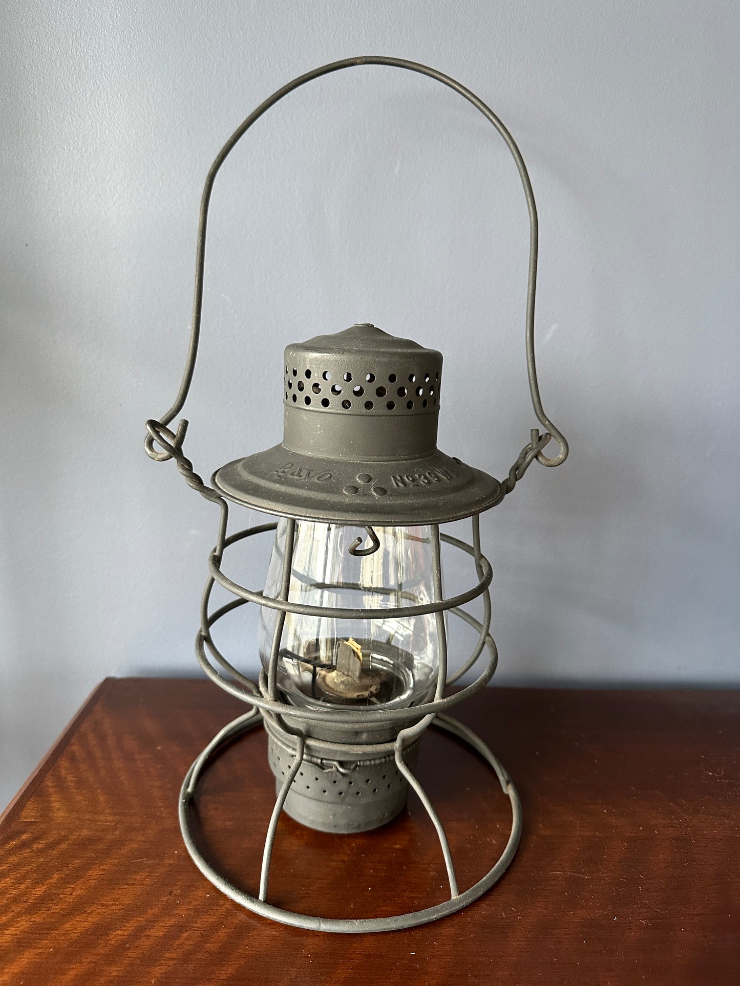 Rayo No. 39 WB Tall Globe Brakeman's Lantern