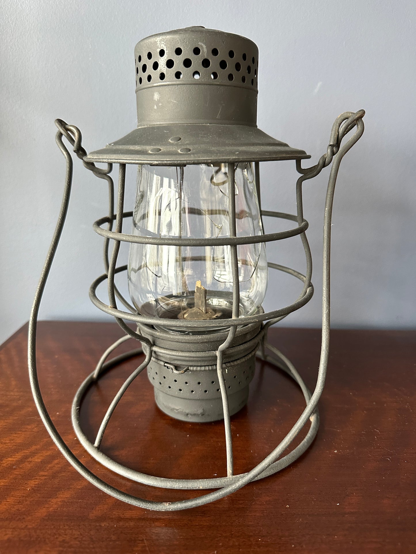 Rayo No. 39 WB Tall Globe Brakeman's Lantern