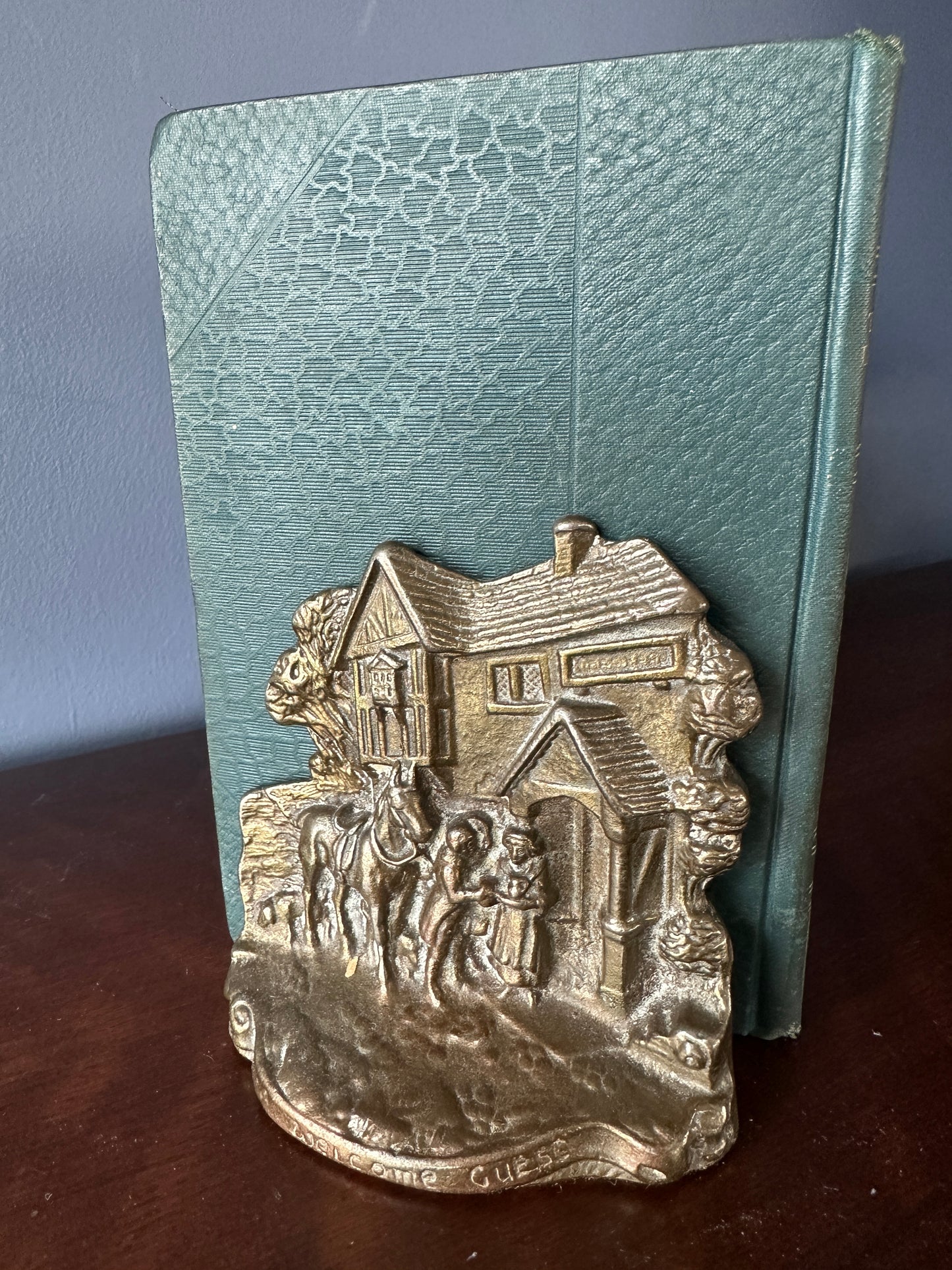 Country Scene Bookends - A Welcome Guest