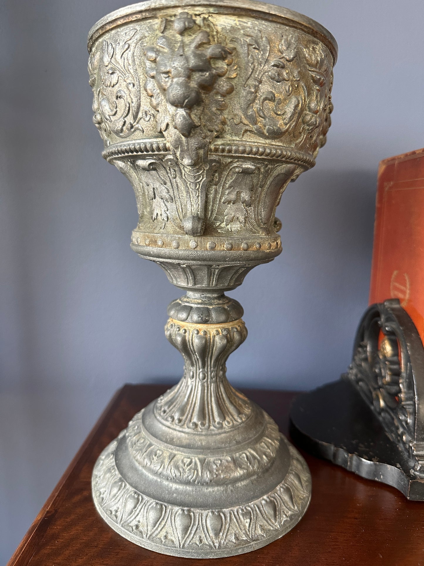 Brunner & Co Lion Head Metal Pedestal Oil Lamp