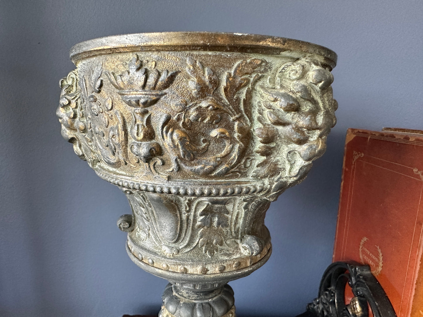 Brunner & Co Lion Head Metal Pedestal Oil Lamp