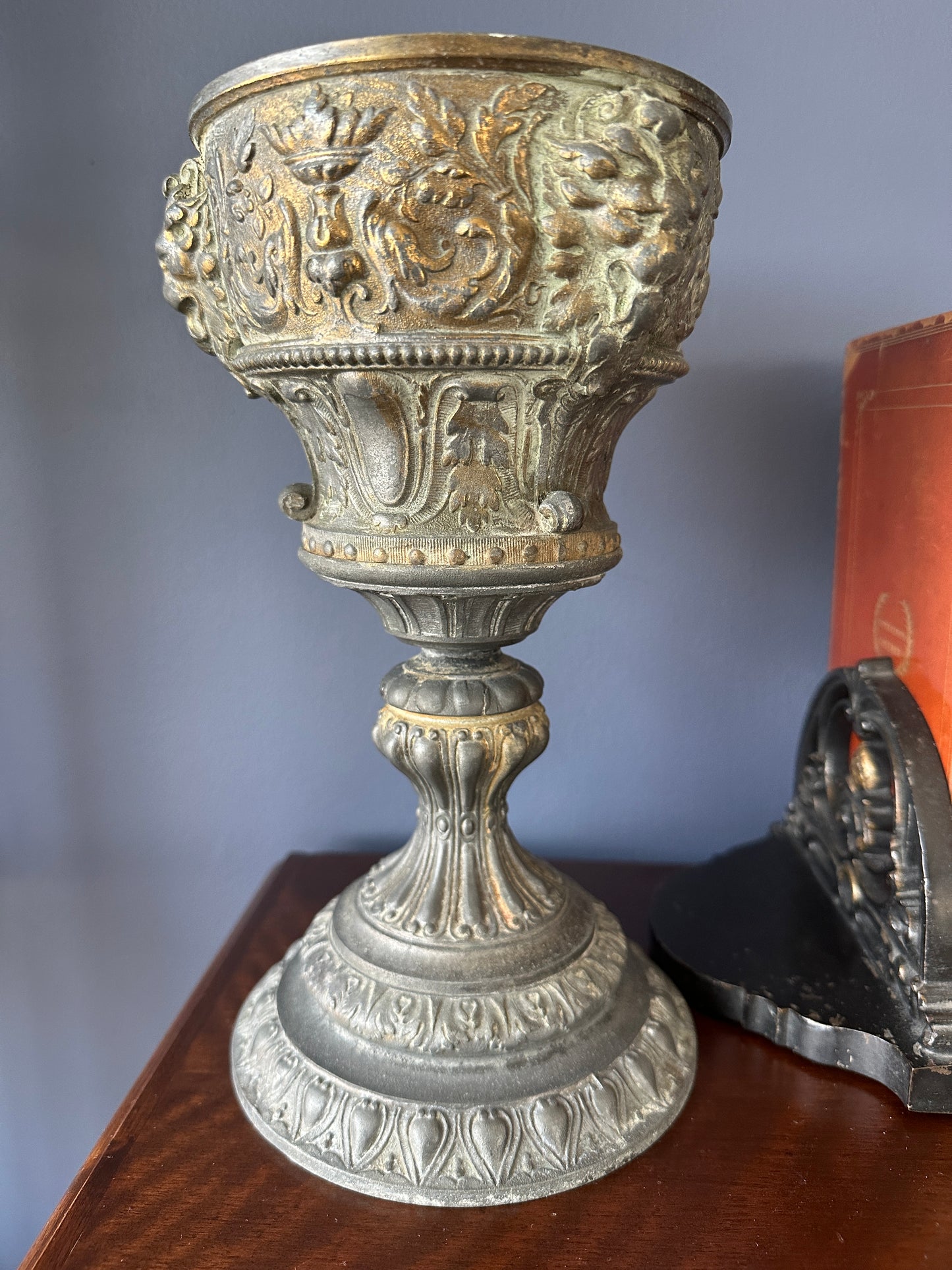 Brunner & Co Lion Head Metal Pedestal Oil Lamp