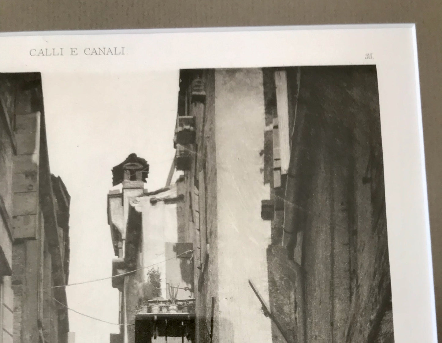 Ferdinando Ongania, Calli e Canali, Venezia, Plate 35, scene of an alley. Photogravure