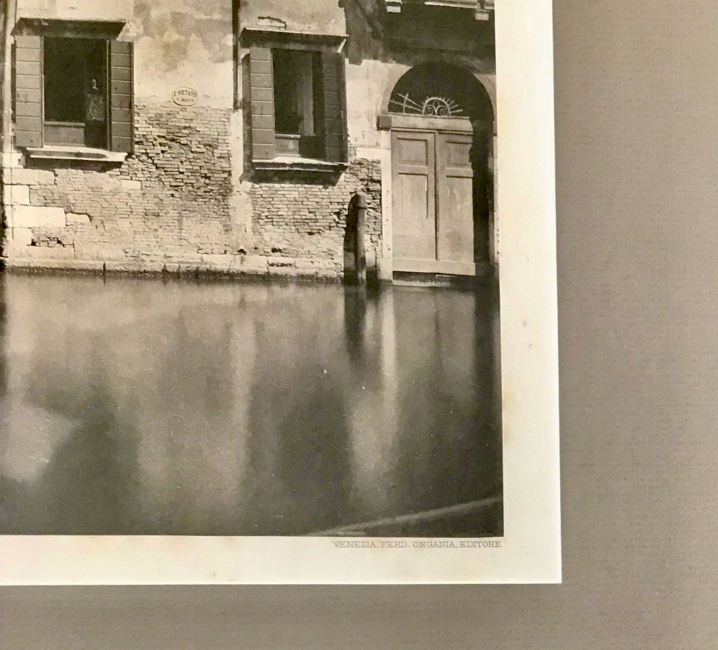Ferdinando Ongania, Calli e Canali, Venezia, Plate 2, corner building on canals, man leaning against the railing. Photogravure
