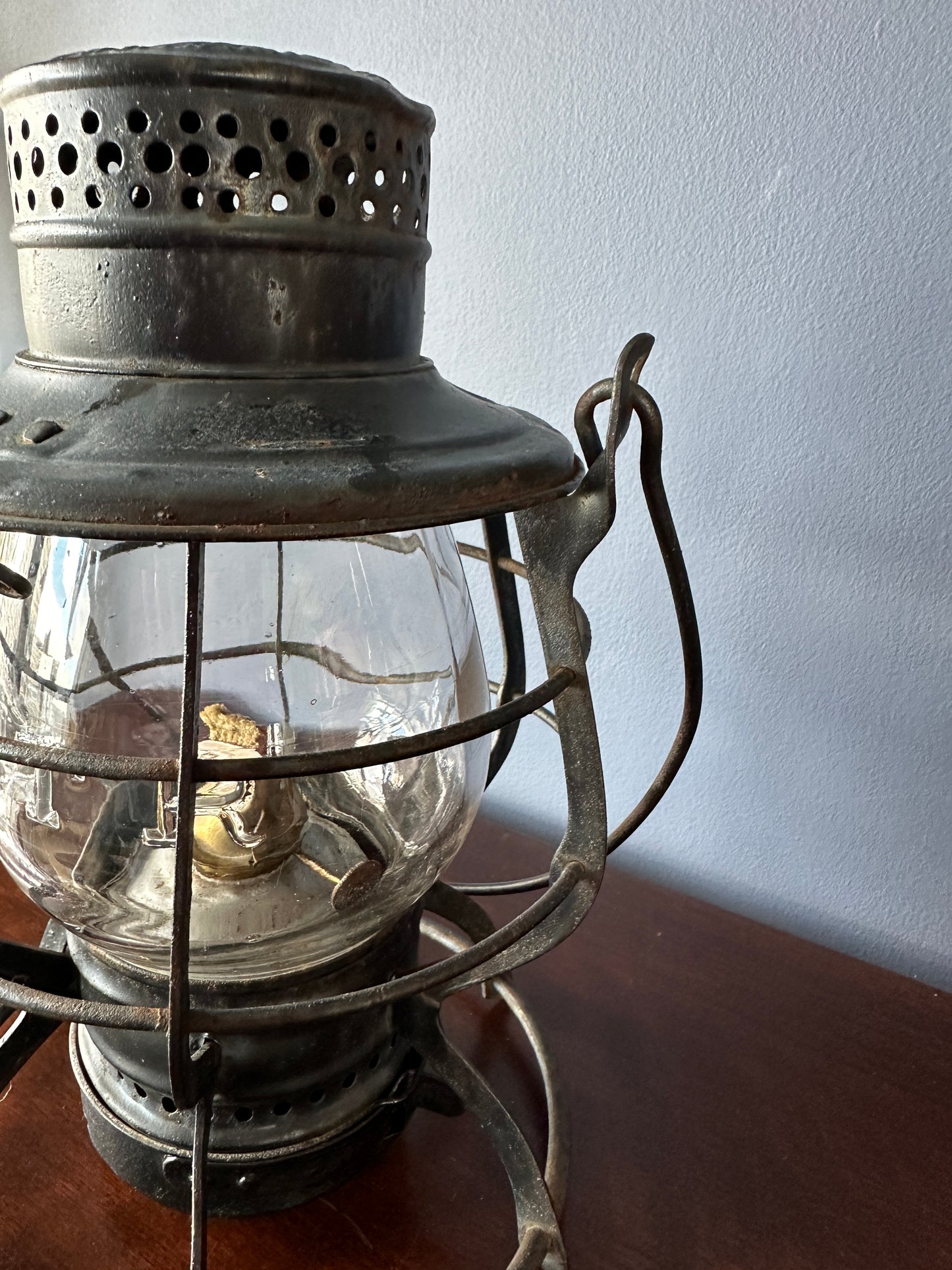 GTR E.T. Wright & Co No. 11 Tall Globe Brakeman's Lantern