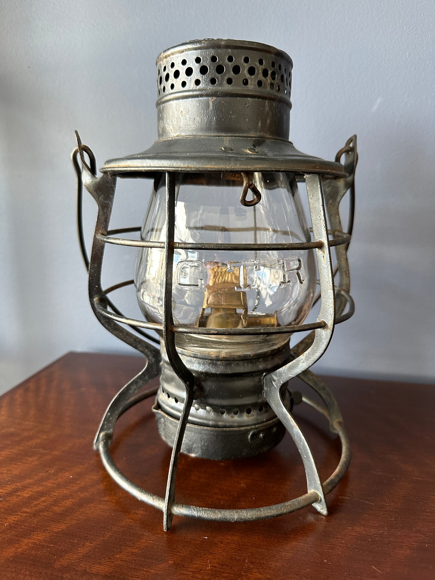 GTR E.T. Wright & Co No. 11 Tall Globe Brakeman's Lantern