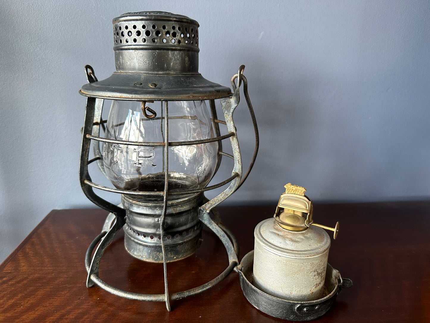 GTR E.T. Wright & Co No. 11 Tall Globe Brakeman's Lantern