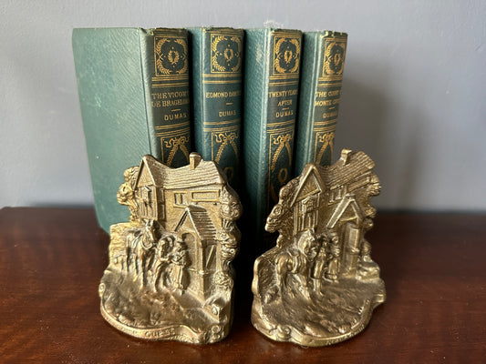 Country Scene Bookends - A Welcome Guest