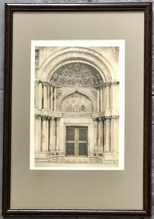 Ferdinando Ongania, Calli e Canali, Venezia, Plate 22, scene of an arched entrance to a building Photogravure